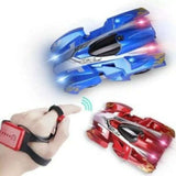 Auto koji ide po zudu plavi i crveni