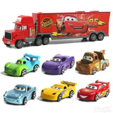 Dečji set vozila sa kamionom i šest autića inspirisanih crtaćem Cars.