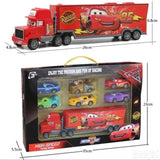 Cars igračka set koji sadrži kamion i šest vozila za igru u društvu.
