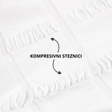 Kompresivna majica SlimLine prikazana je kao deo svakodnevne garderobe.