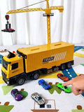 Veliki Kamion Transporter sa Kranom i Građevinskim Vozilima