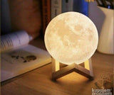 Mesec lampa na punjenje - moon light 15cm - drveno postolje - Mesec lampa na punjenje - moon light 15cm - drveno postolje