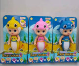 Baby shark gumena muzička lutka plava
