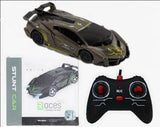 Lamborghini sivi auto koji ide po zidu