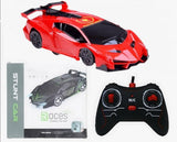 Laborghini crveni auto koji ide po zidu