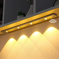 LED svetlo sa senzorom pokreta USB punjiva LED svetla LED traka za ormar Senzorsko LED osvetljenje LED traka sa magnetom Montaža bez bušenja Automatsko isključivanje LED svetlo za kuhinju Prijatno osvetljenje za ormar