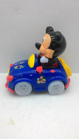 miki maus i auto